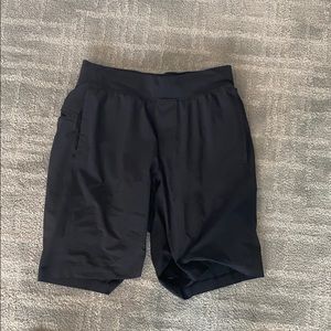 Men’s lululemon black shorts with full liner.